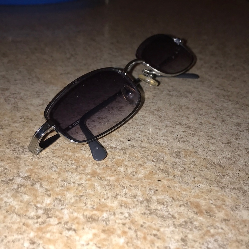 GUESS SUNGLASSES